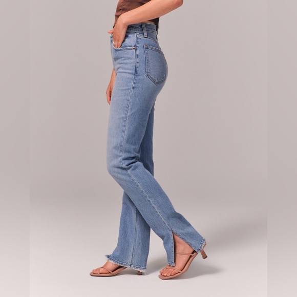 Abercrombie & Fitch Ultra High Rise 90s Straight Jean - Picture 1 of 8